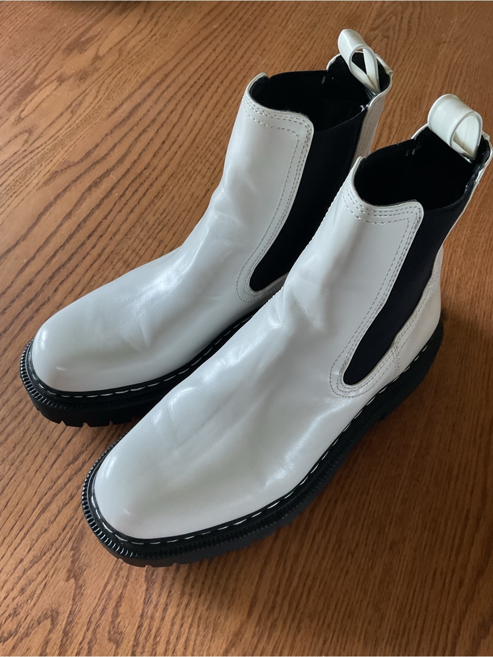 Circus by Sam Edelman White and Black Women's Chukka Boots
